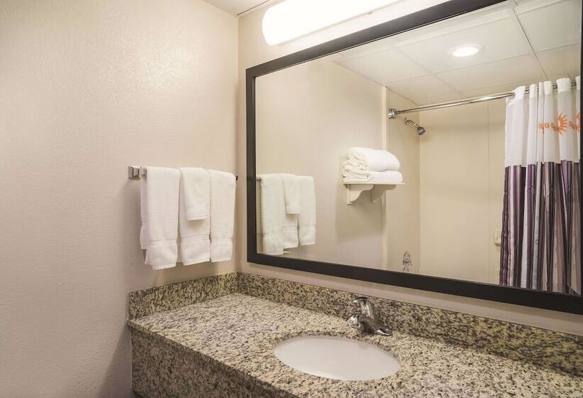 Люкс, La Quinta Inn By Wyndham San Marcos