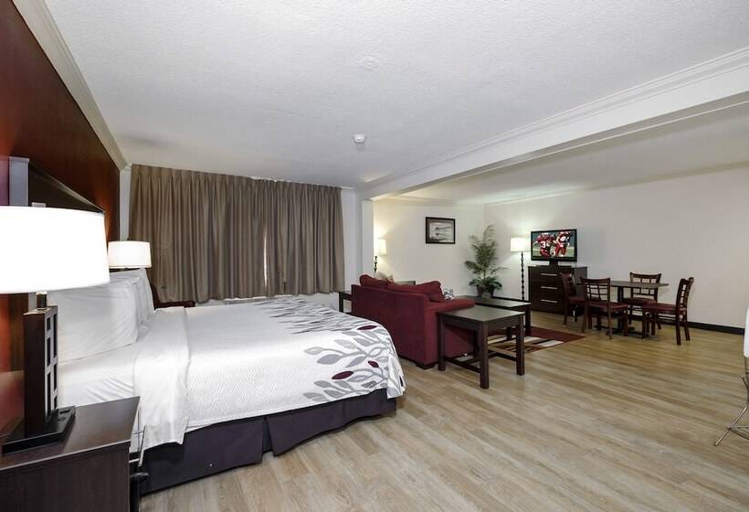 Люкс с гидромассажем, Red Roof Inn & Suites Jacksonville, Nc