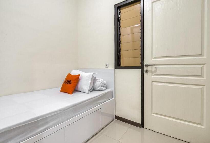 اتاق استاندارد یک تخته با سرویس بهداشتی مشترک, Koolkost Syariah Near Kaza Mall Surabaya