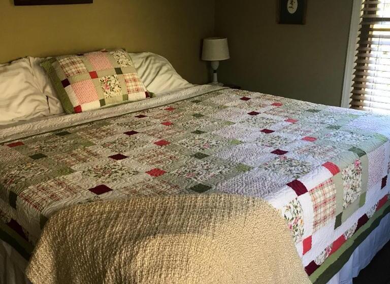Стандартный Номер Кровать Кинг, Laughing Heart Lodge