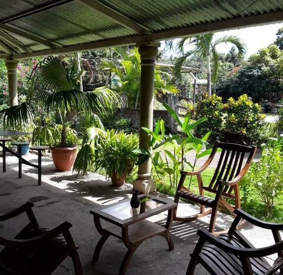Quarto Estandar Individual, Sophie House