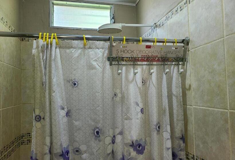 Quarto Estandar Individual, Sophie House