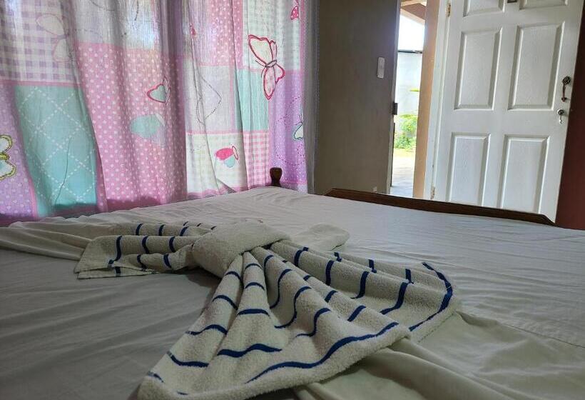 Quarto Triplo Estandar, Sophie House