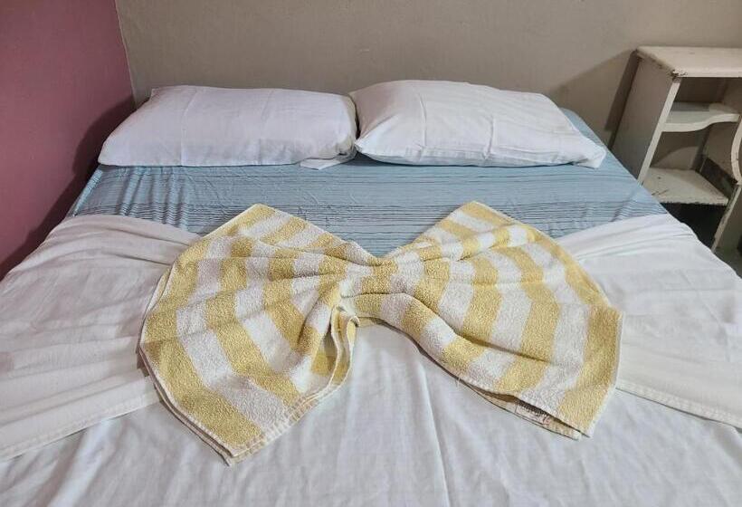 Quarto Triplo Estandar, Sophie House