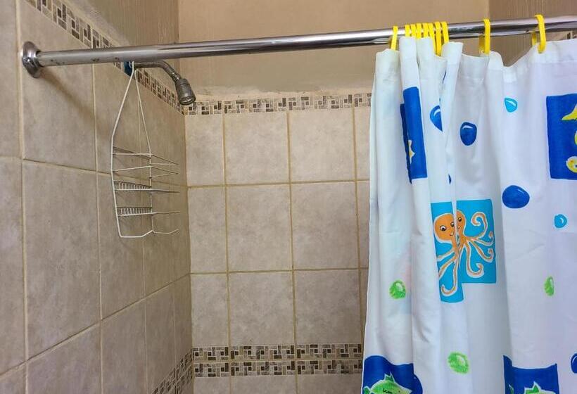 Quarto Estandar Individual, Sophie House
