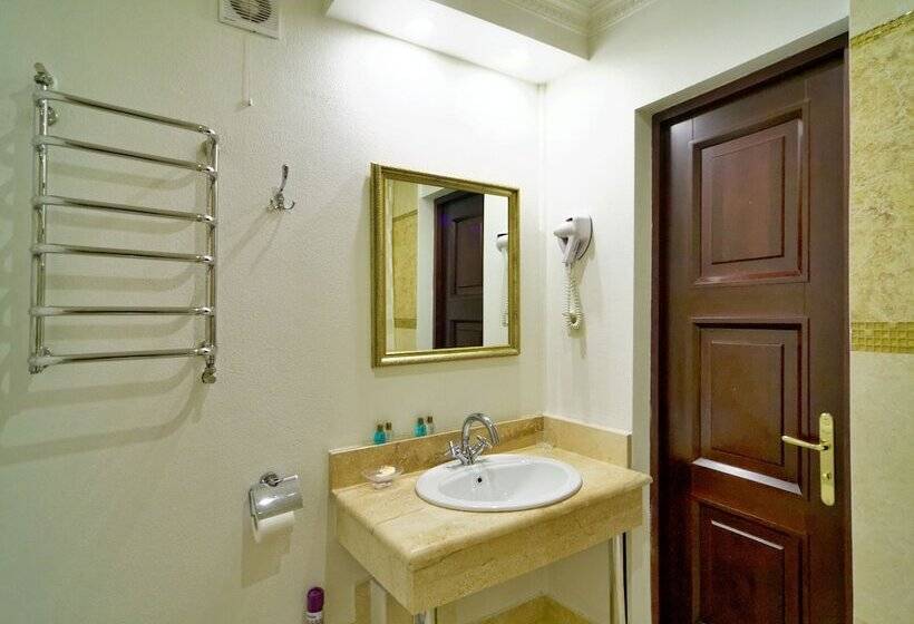 سوییت خانوادگی, Victor Hotel Resort & Spa