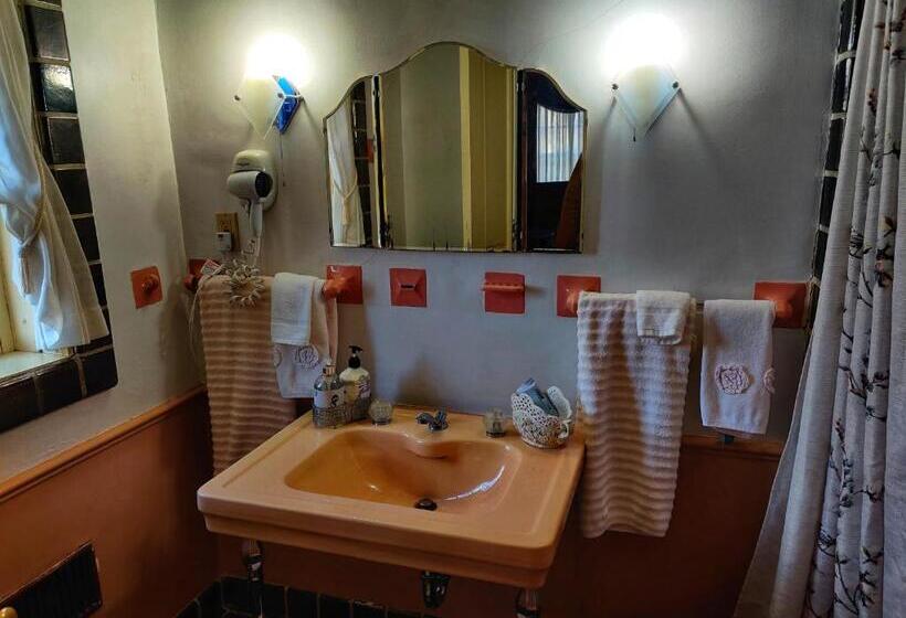 Люкс Deluxe Кровать Кинг, Montague Inn Bed & Breakfast