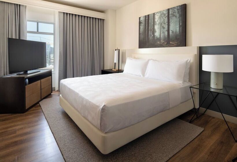 Номер Клуб, The Bidwell Marriott Portland
