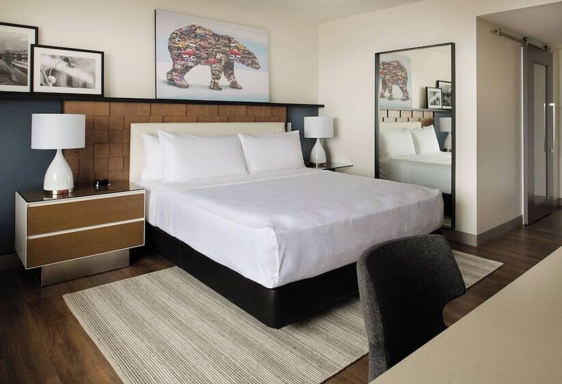 Номер Клуб, The Bidwell Marriott Portland