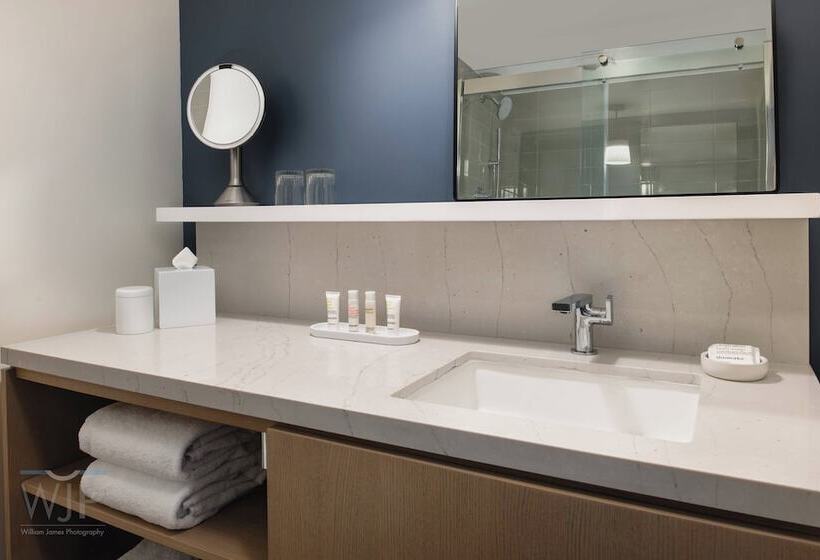 Номер Клуб, The Bidwell Marriott Portland