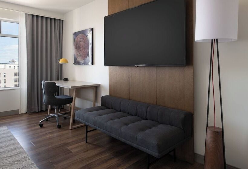 Номер Клуб, The Bidwell Marriott Portland