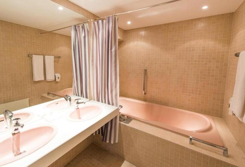 Полулюкс Повышенной Комфортности, Ascott Hotel & Restaurant