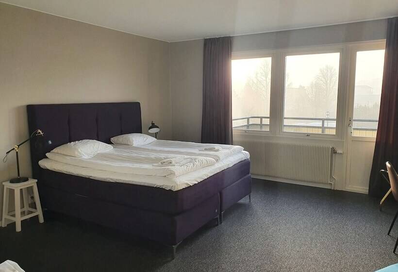 Семейный Номер Совместный Санузел, Briq Hotell