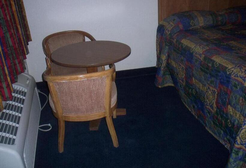 Номер Стандарт Трехместный, Deluxe Inn Of Roswell
