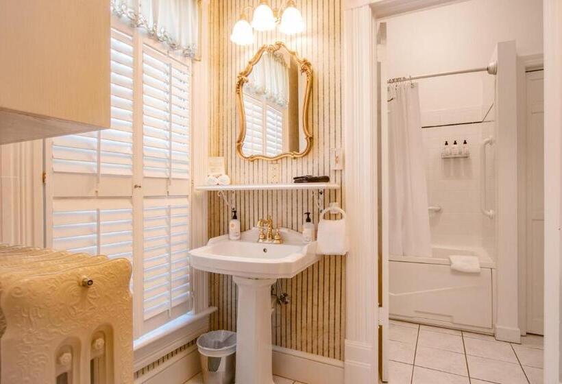 Люкс Кровать Кинг, The Oaks Victorian Inn