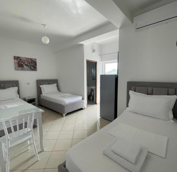 اتاق خانوادگی, Joni Apartments