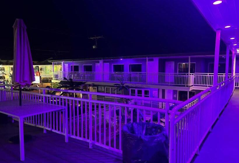 Номер Deluxe, Twilight Motel
