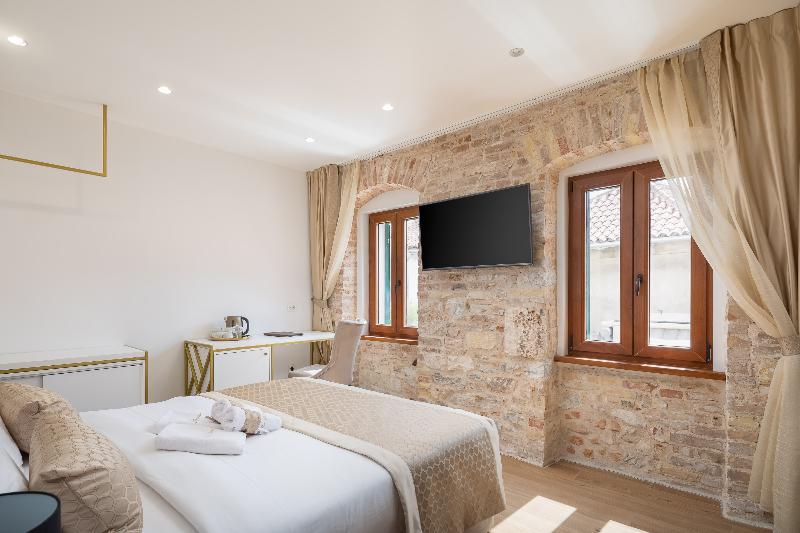 اتاق سوپریور, Le Premier Luxury Rooms