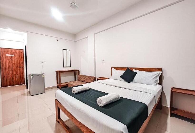 Трехместный Номер Стандарт с Балконом, Vibes Inn