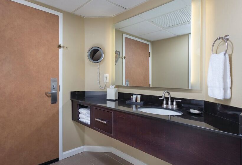 Suite, Peacock Suites