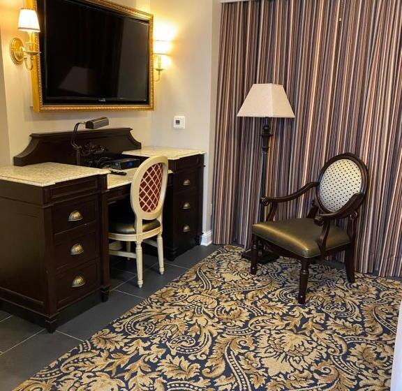 Номер Deluxe, Place D Armes