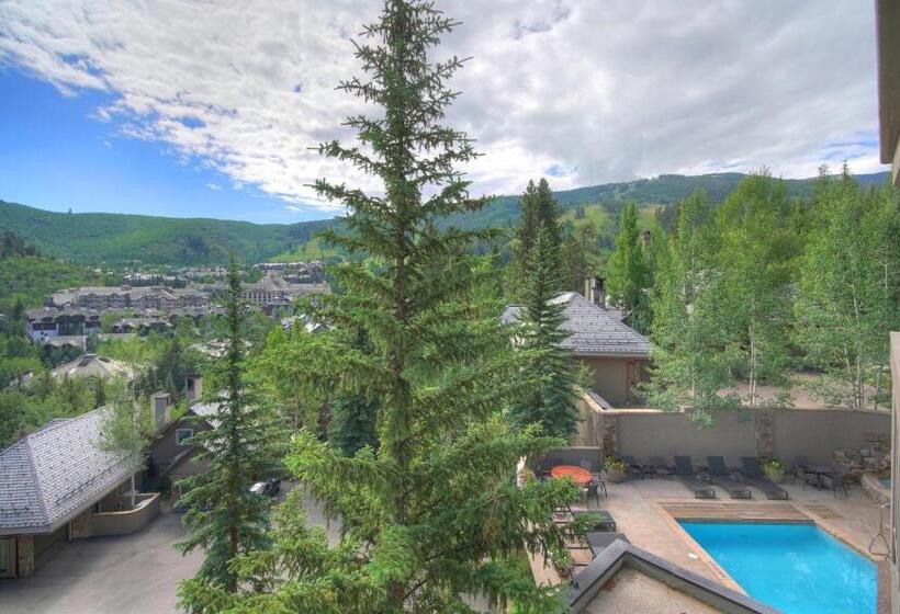اتاق اجرایی با تخت بزرگ, The Pines Lodge, A Rockresort