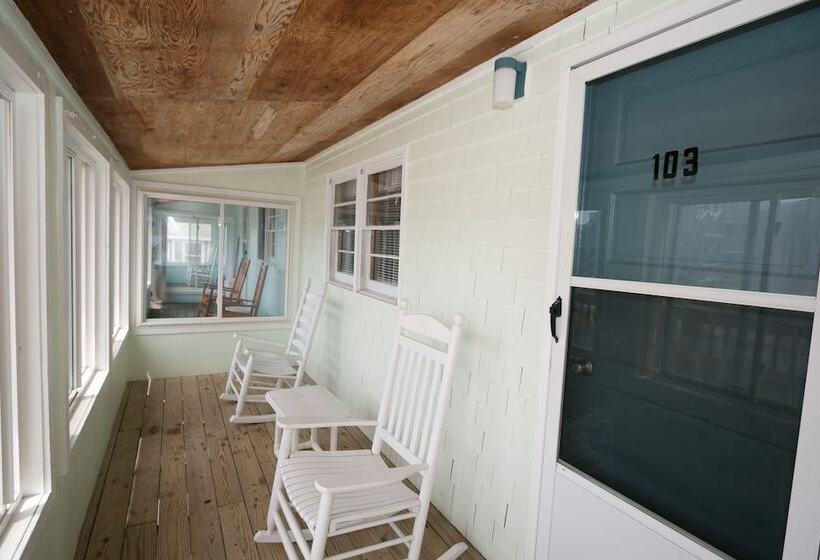 Студио Базик, Outer Banks Motel
