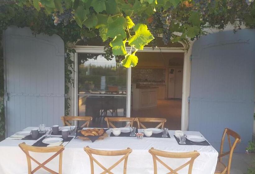 Quarto Triplo Estandar com Vistas, Mas Des Prevots B&b