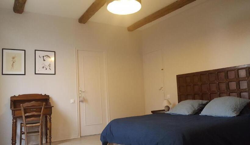 Quarto Triplo Estandar com Vistas, Mas Des Prevots B&b