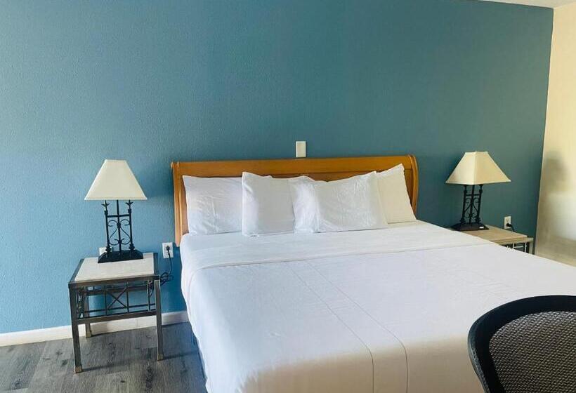 스탠다드 룸 킹사이즈 침대, Bourbon Capital Inn