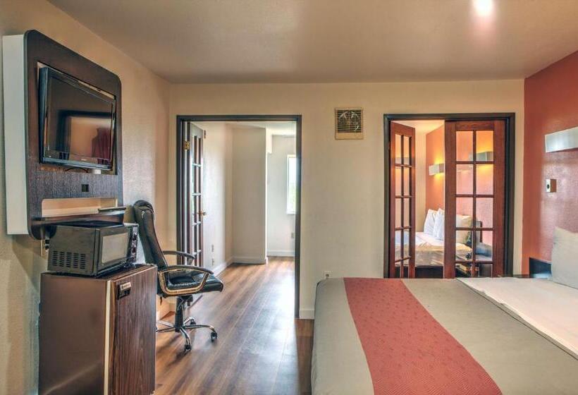 디럭스 스위트, Motel 6 Dallas, Tx  Northwest