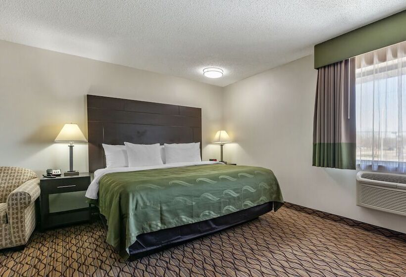 Люкс, Quality Inn New London