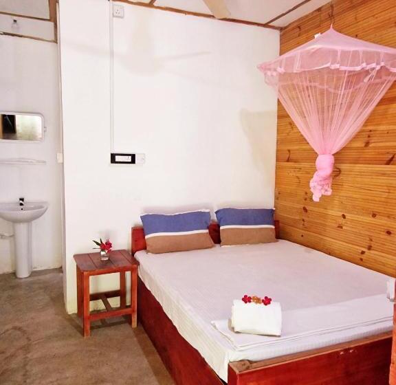 اتاق لوکس, Walkers Hostel