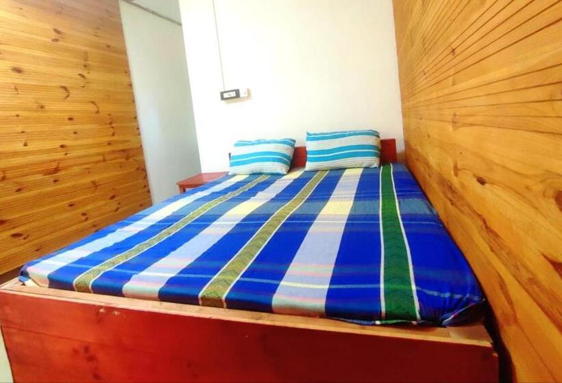 اتاق لوکس, Walkers Hostel