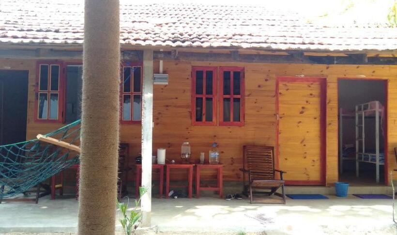 اتاق لوکس, Walkers Hostel