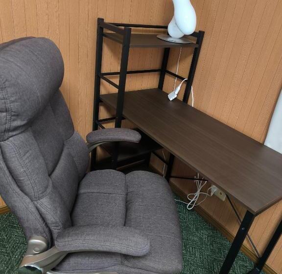 침실 3개 주택, Other Side House