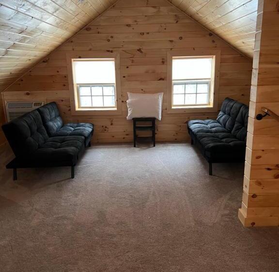 デラックスバンガロー, Presidential Mountain Resort