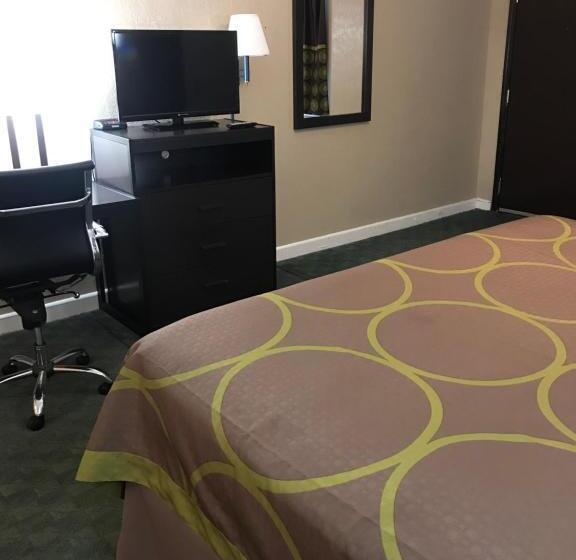 스위트 킹사이즈 침대, Super 8 By Wyndham Taylorville Il
