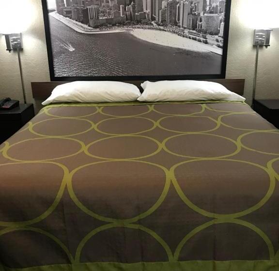 스위트 킹사이즈 침대, Super 8 By Wyndham Taylorville Il