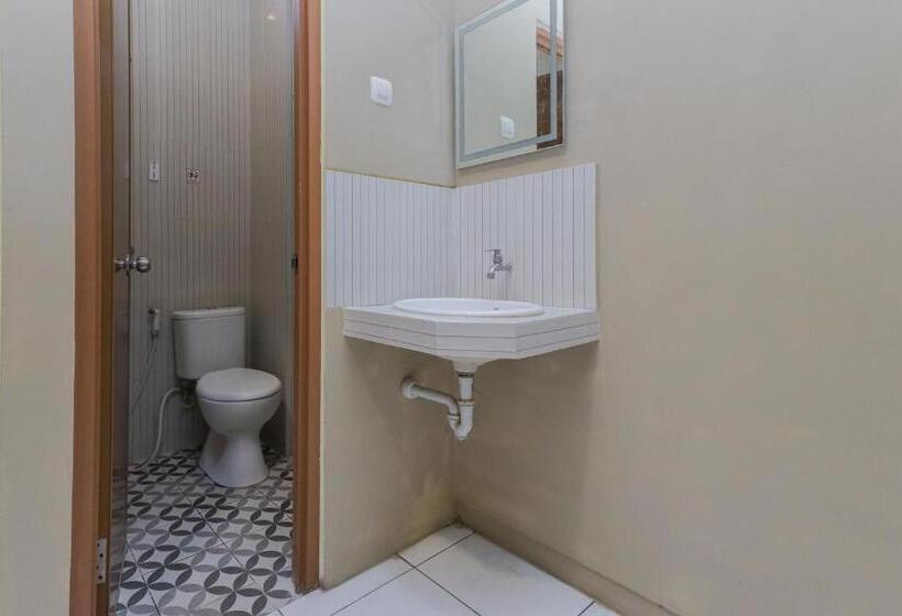 اتاق لوکس, Reddoorz Near Bg Junction Surabaya