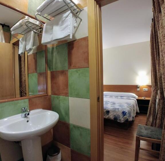 חדר סטנדרט, Hostal Prada Borges