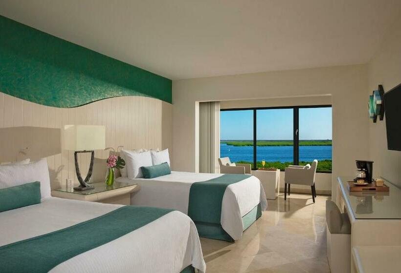 חדר דחוקס עם מיטת קינג, Now Emerald Cancun  All Inclusive