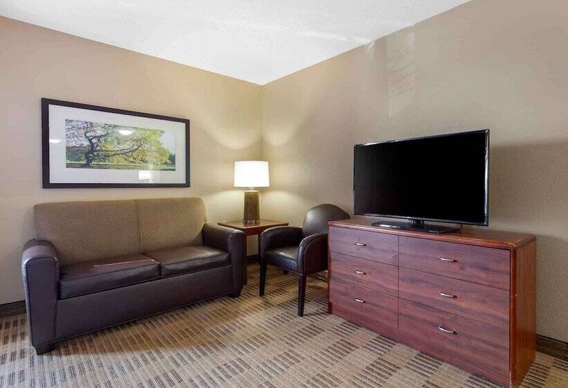 Deluxe Studio, Extended Stay America Select Suites   Rockford   State Street