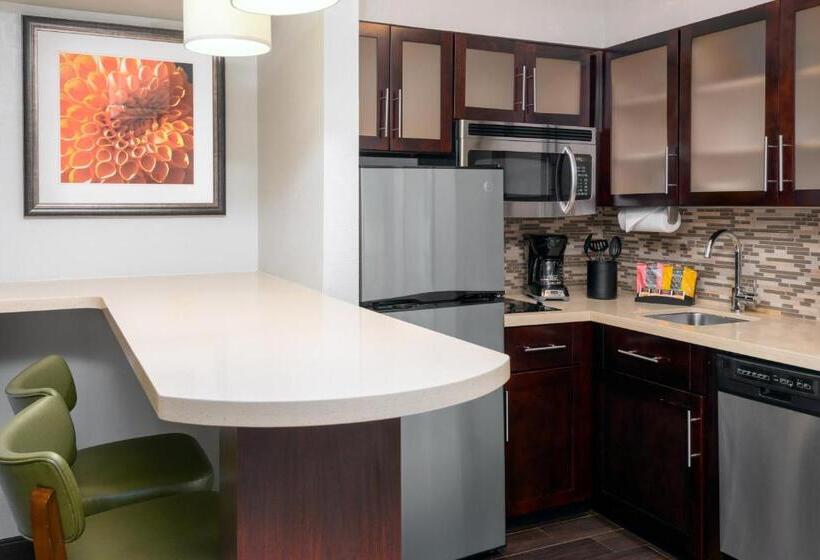 מיטת קינג בסוויטה, Staybridge Suites Miami Doral Area, An Ihg