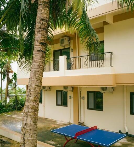 سوئیت لوکس با چشم‌انداز کوهستان, Saipan Emerald Villa
