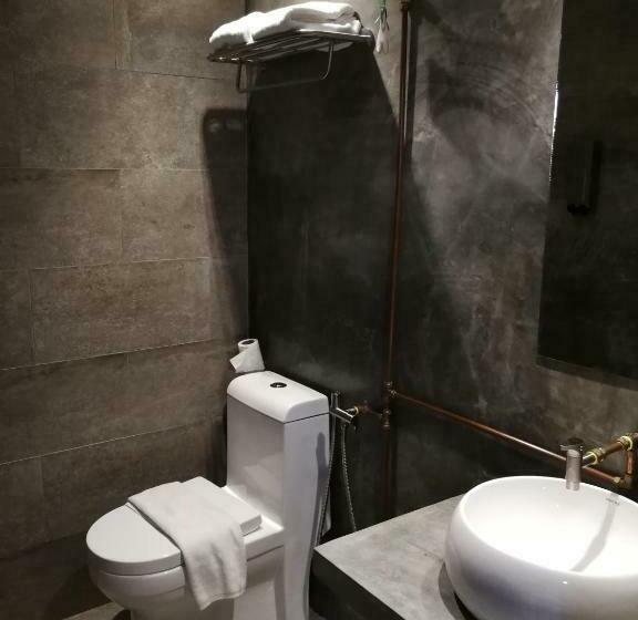 اتاق لوکس با تخت بزرگ, The Rise Room