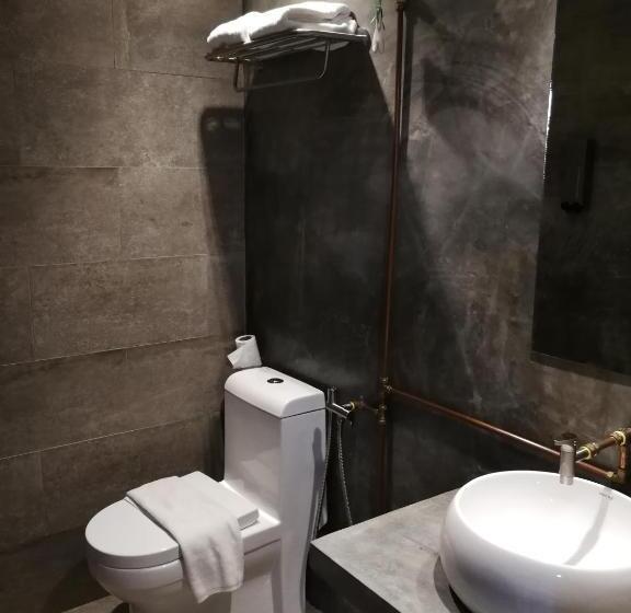 デラックスルーム, The Rise Room