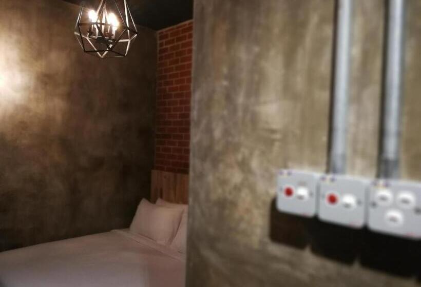 デラックスルーム, The Rise Room