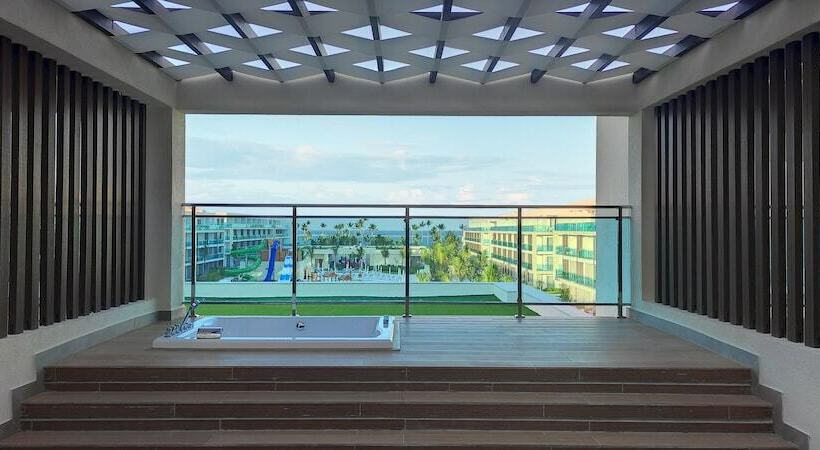 اتاق سوپریور با چشم‌انداز دریا, Serenade Punta Cana Beach & Spa Resort