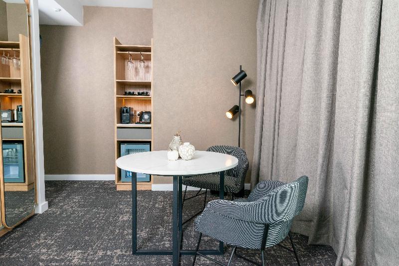 סוויטת ג'וניור, Crowne Plaza Adelaide, An Ihg